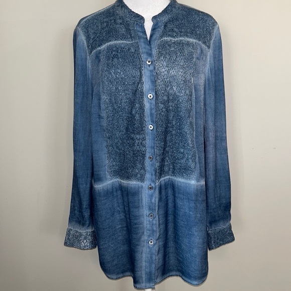 Chico’s Blue Lace Front Top Size 1 - Picture 1 of 8